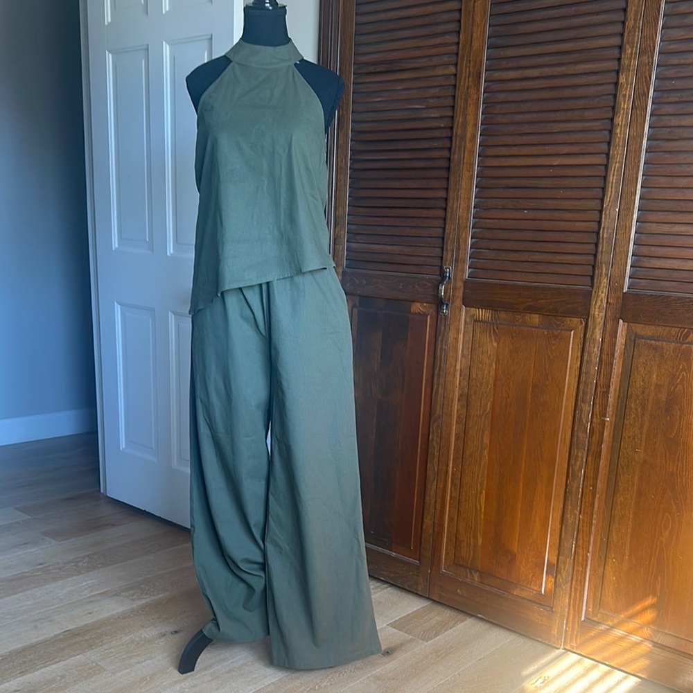 Olive Green Women's 2-piece Wide leg pant set.
